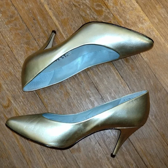 Nine West Shoes Nine West Vintage 9s Gold Leather Pumps